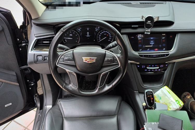 Used Cadillac XT5 2018 28T Four-Wheel Drive Luxury Model Steering Wheel