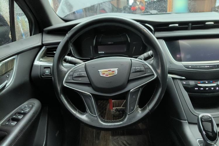 Used Cadillac XT5 2018 28E Four-Wheel Drive Tech Version Steering Wheel