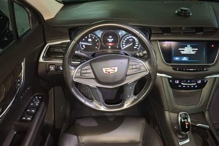 Used Cadillac XT5 2018 25T Luxury Model Steering Wheel