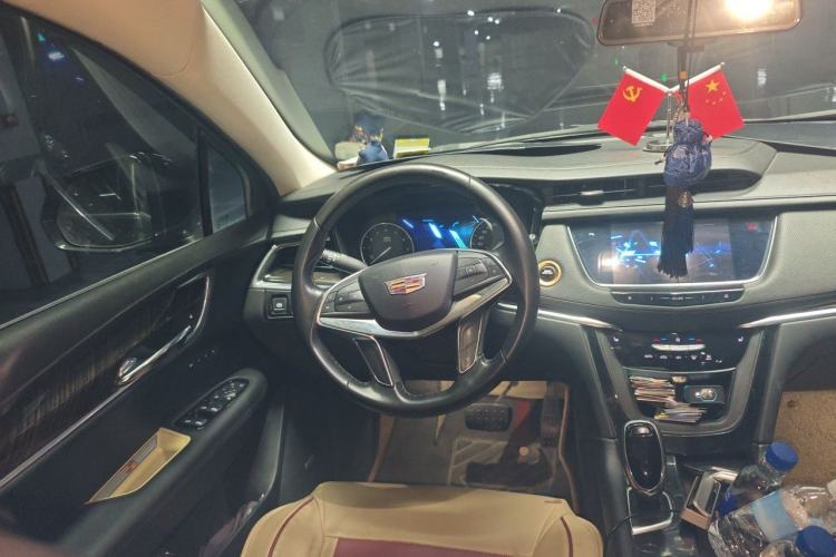 Used Cadillac XT5 2018 25T Luxury Model Steering Wheel