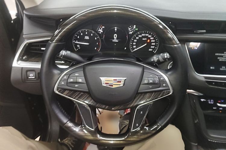 Used Cadillac XT5 2018 25T Luxury Model Steering Wheel
