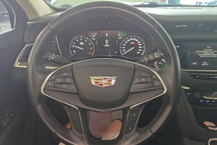 Used Cadillac XT5 2018 25T Luxury Model Steering Wheel