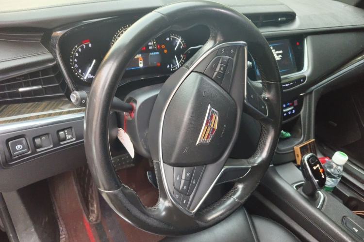 Used Cadillac XT5 2018 25T Tech Model Steering Wheel