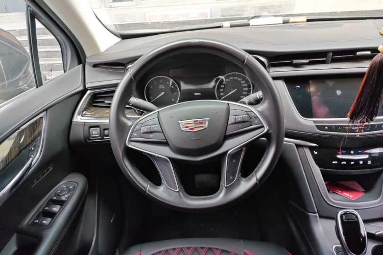 Used Cadillac XT5 2018 28T Four-Wheel Drive Luxury Model Steering Wheel