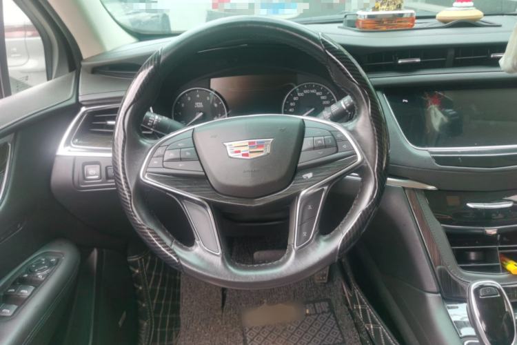 Used Cadillac XT5 2018 25T Luxury Model Steering Wheel