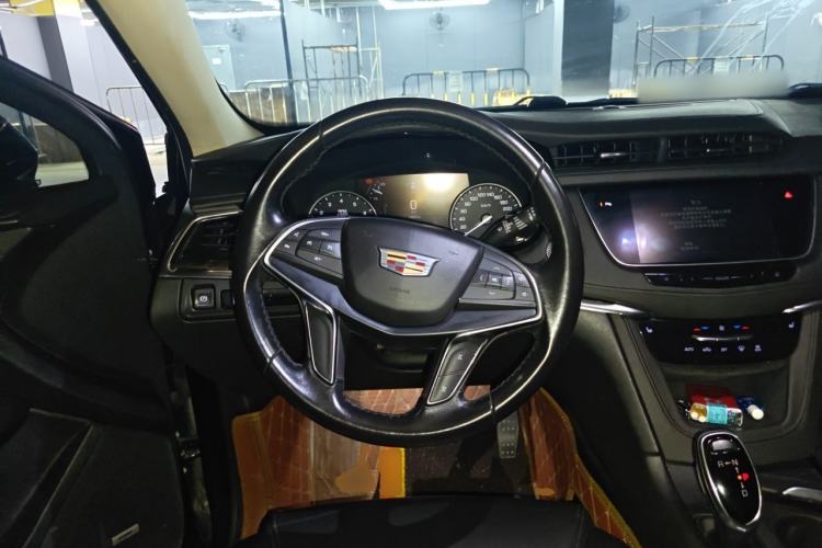 Used Cadillac XT5 2018 28T Four-Wheel Drive Luxury Model Steering Wheel