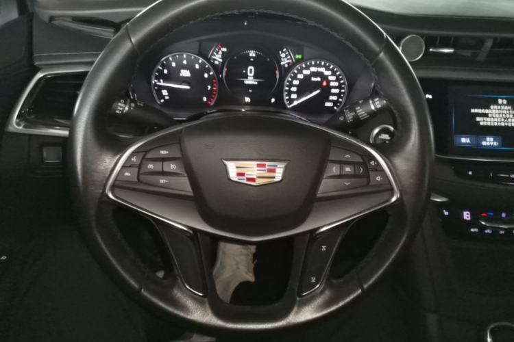 Used Cadillac XT5 2018 25T Luxury Model Steering Wheel