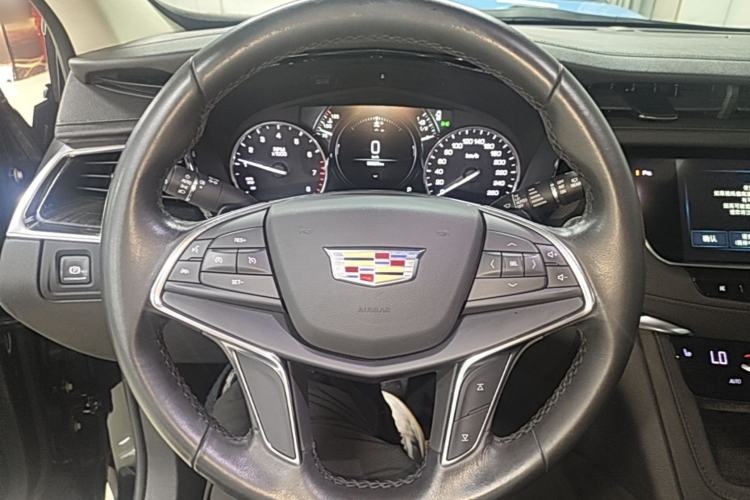 Used Cadillac XT5 2018 25T Luxury Model Steering Wheel