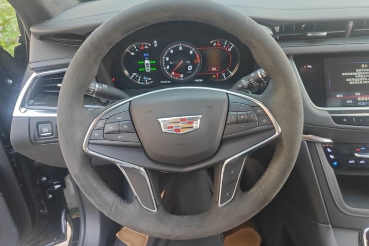 Used Cadillac XT5 2018 28T Four-Wheel Drive Luxury Model Steering Wheel