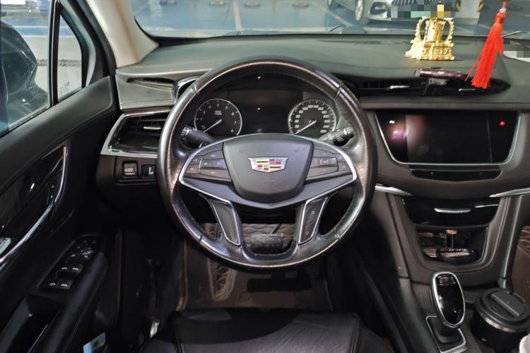 Used Cadillac XT5 2018 25T Luxury Model Steering Wheel