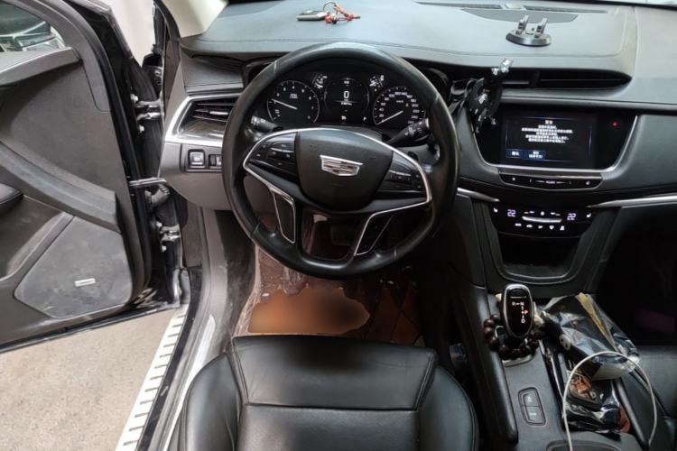 Used Cadillac XT5 2018 25T Luxury Model Steering Wheel