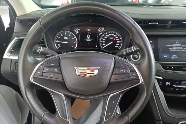 Used Cadillac XT5 2018 28T Four-Wheel Drive Luxury Model Steering Wheel