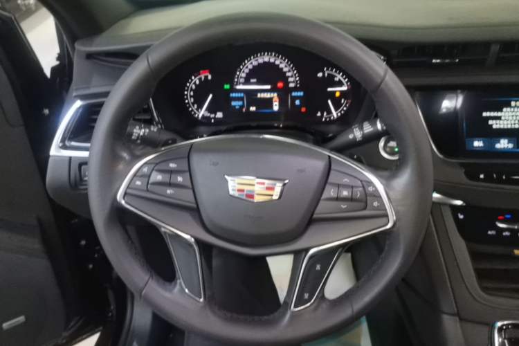 Used Cadillac XT5 2018 28E Four-Wheel Drive Tech Version Steering Wheel