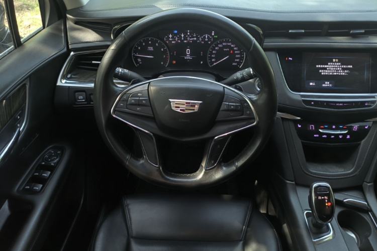 Used Cadillac XT5 2018 28T Four-Wheel Drive Luxury Model Steering Wheel