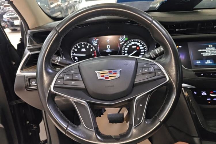 Used Cadillac XT5 2018 25T Luxury Model Steering Wheel