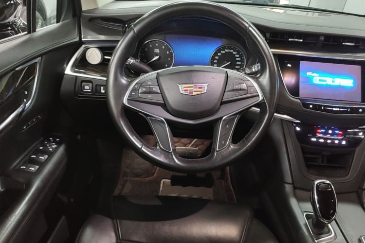 Used Cadillac XT5 2018 25T Luxury Model Steering Wheel