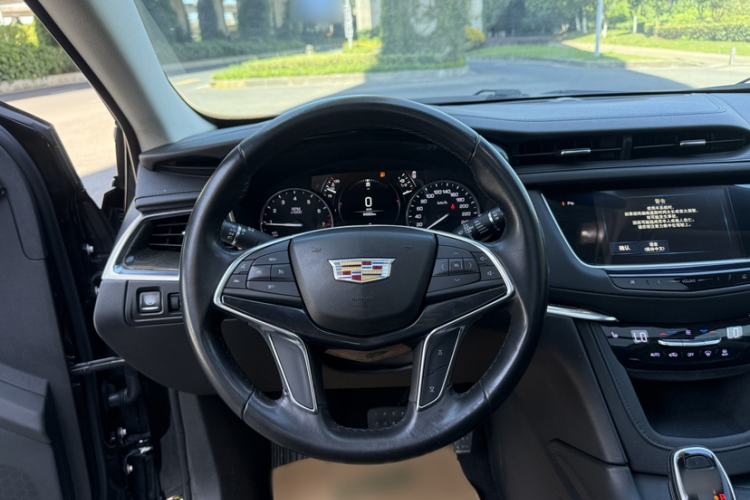 Used Cadillac XT5 2018 28T Four-Wheel Drive Luxury Model Steering Wheel