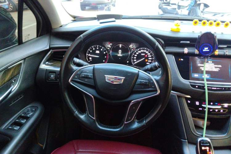 Used Cadillac XT5 2018 28T Four-Wheel Drive Luxury Model Steering Wheel