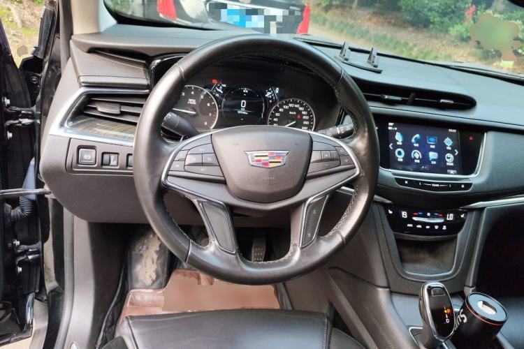 Used Cadillac XT5 2018 25T Luxury Model Steering Wheel