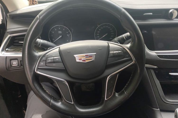 Used Cadillac XT5 2018 25T Luxury Model Steering Wheel