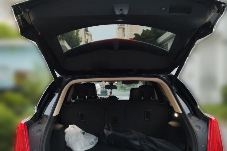 Used Cadillac XT5 2018 25T Luxury Model Trunk