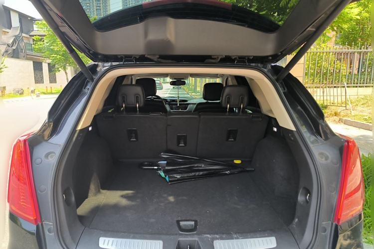 Used Cadillac XT5 2018 25T Luxury Model Trunk