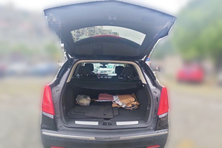 Used Cadillac XT5 2018 25T Luxury Model Trunk
