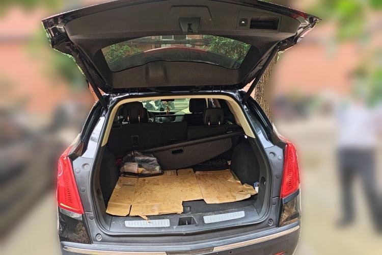 Used Cadillac XT5 2018 25T Luxury Model Trunk
