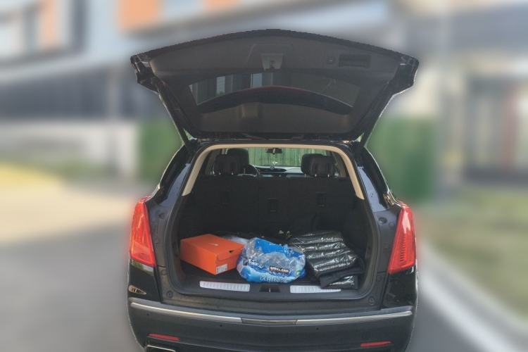 Used Cadillac XT5 2018 25T Luxury Model Trunk