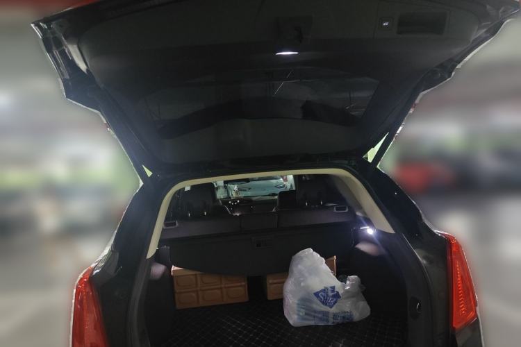 Used Cadillac XT5 2018 25T Luxury Model Trunk