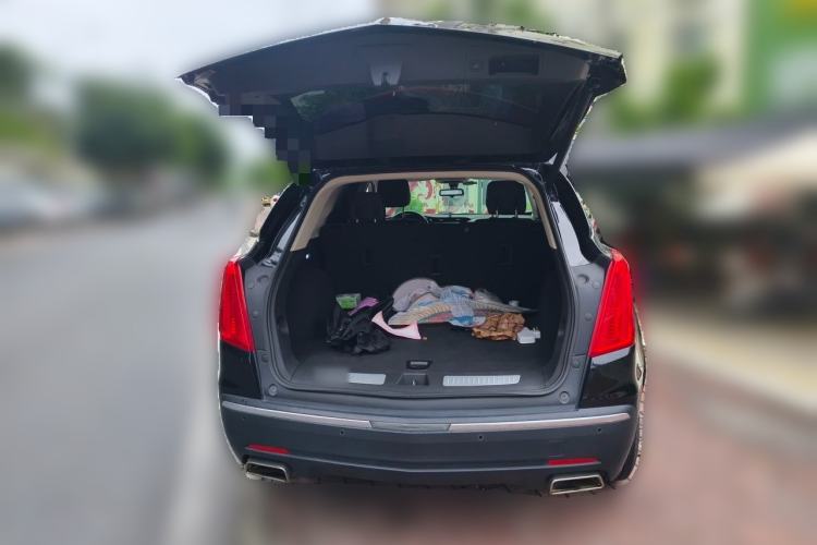 Used Cadillac XT5 2018 25T Luxury Model Trunk