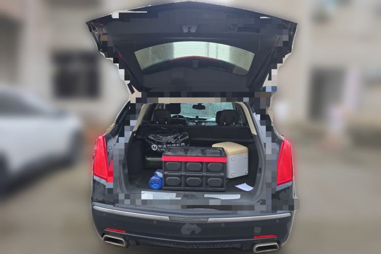 Used Cadillac XT5 2018 25T Luxury Model Trunk