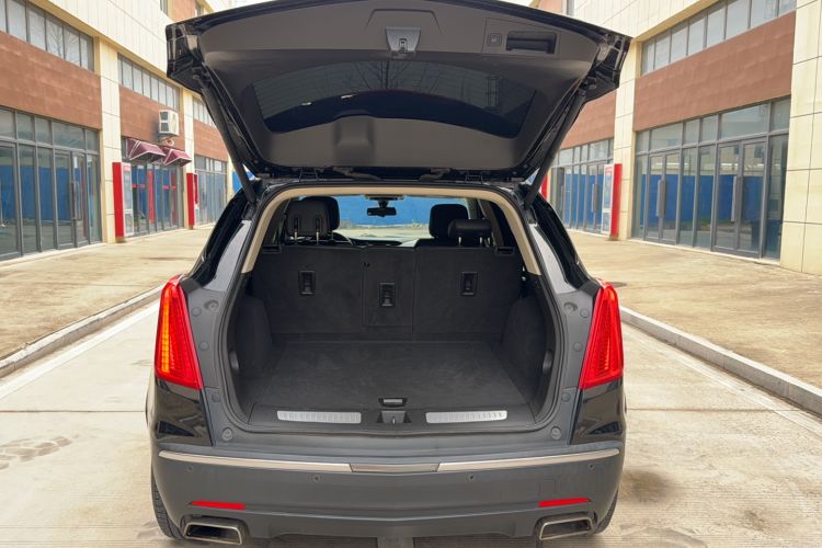Used Cadillac XT5 2018 25T Luxury Model Trunk