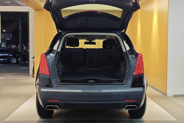 Used Cadillac XT5 2018 25T Luxury Model Trunk