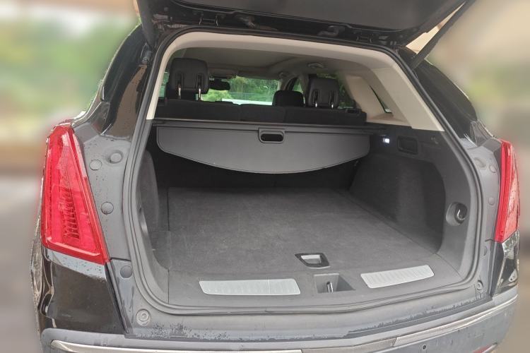 Used Cadillac XT5 2018 25T Luxury Model Trunk