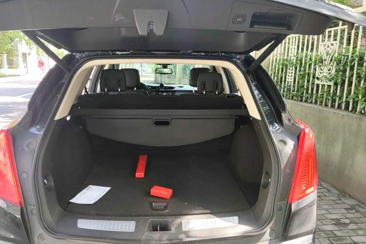 Used Cadillac XT5 2018 28T Four-Wheel Drive Luxury Model Trunk