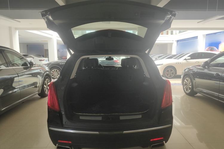 Used Cadillac XT5 2018 25T Luxury Model Trunk
