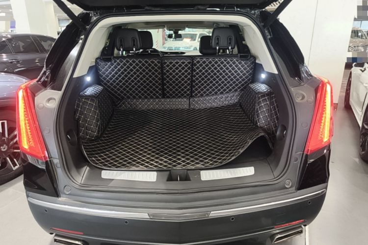 Used Cadillac XT5 2018 25T Luxury Model Trunk