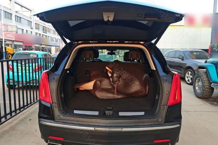 Used Cadillac XT5 2018 25T Luxury Model Trunk