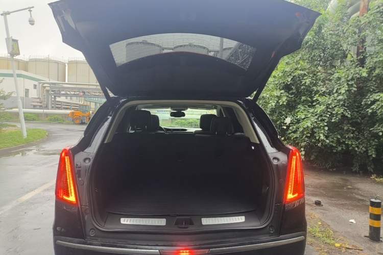 Used Cadillac XT5 2018 28T Four-Wheel Drive Luxury Model Trunk