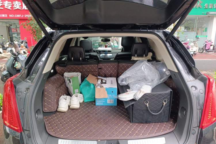 Used Cadillac XT5 2018 25T Luxury Model Trunk