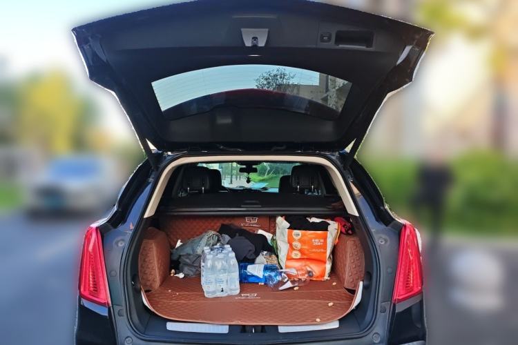 Used Cadillac XT5 2018 25T Luxury Model Trunk