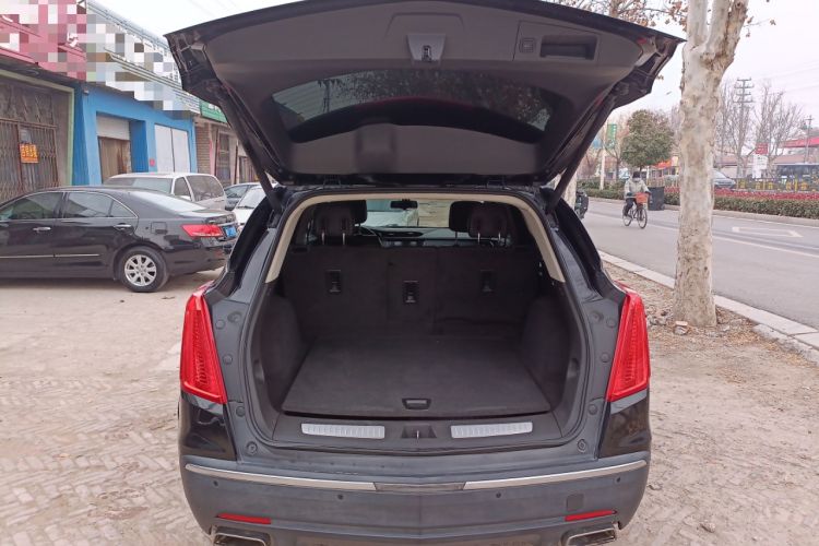 Used Cadillac XT5 2018 25T Luxury Model Trunk