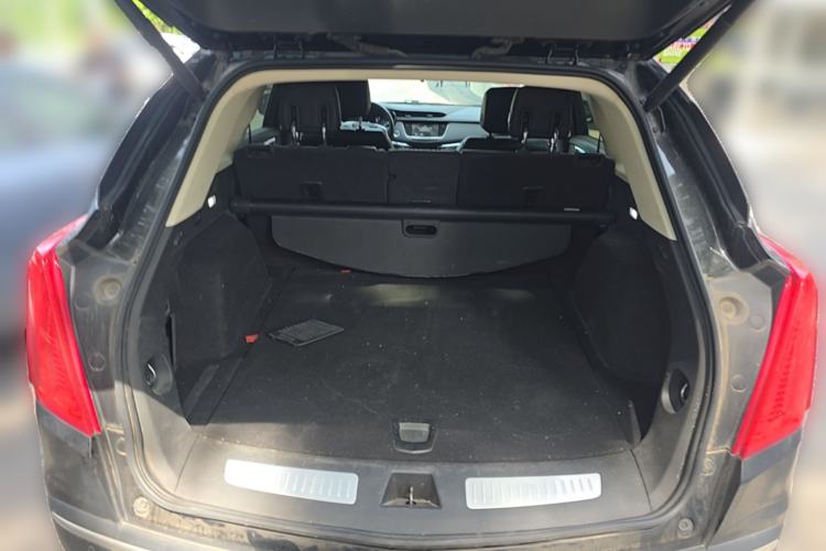 Used Cadillac XT5 2018 25T Luxury Model Trunk
