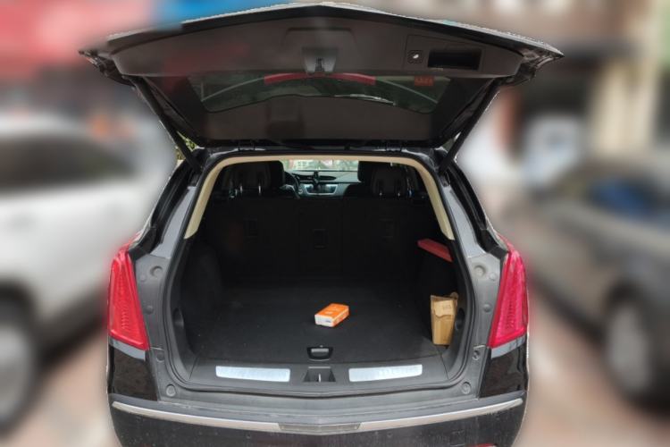 Used Cadillac XT5 2018 25T Luxury Model Trunk