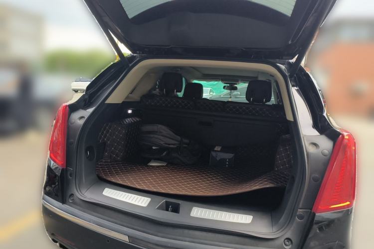 Used Cadillac XT5 2018 25T Luxury Model Trunk