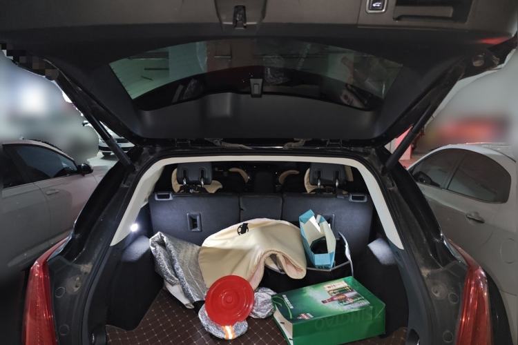 Used Cadillac XT5 2018 25T Luxury Model Trunk