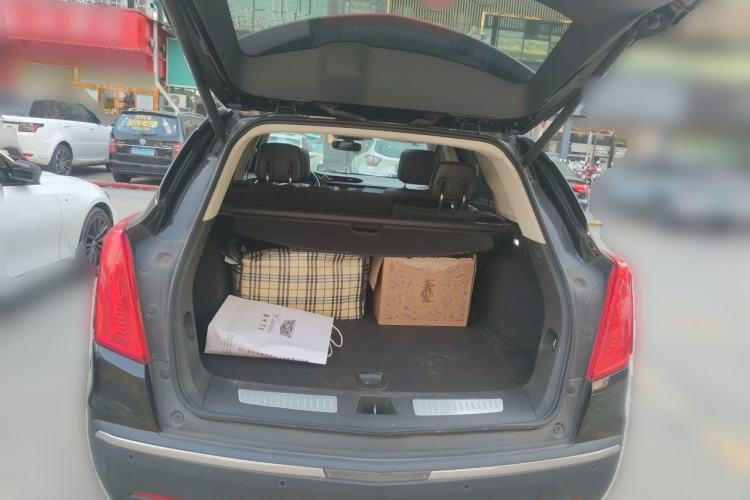 Used Cadillac XT5 2018 25T Luxury Model Trunk