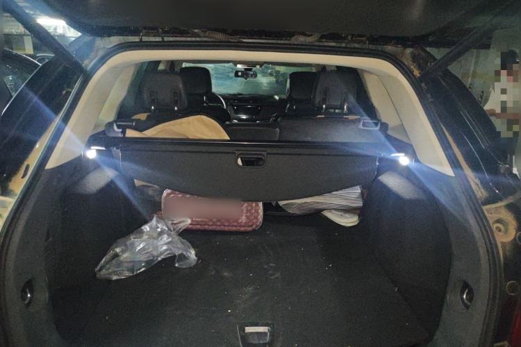 Used Cadillac XT5 2018 25T Luxury Model Trunk