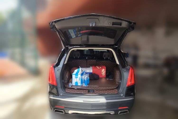 Used Cadillac XT5 2018 28T Four-Wheel Drive Luxury Model Trunk
